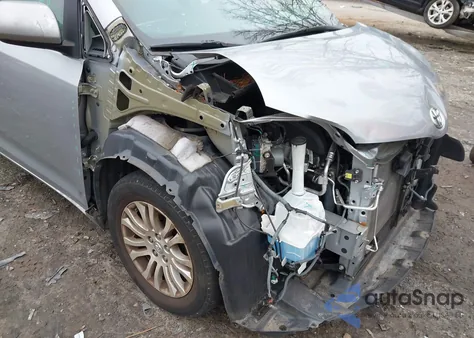 2017 Toyota Sienna Xle 8 Passenger from USA, damaged, VIN 5TDYZ3DC2HS890802